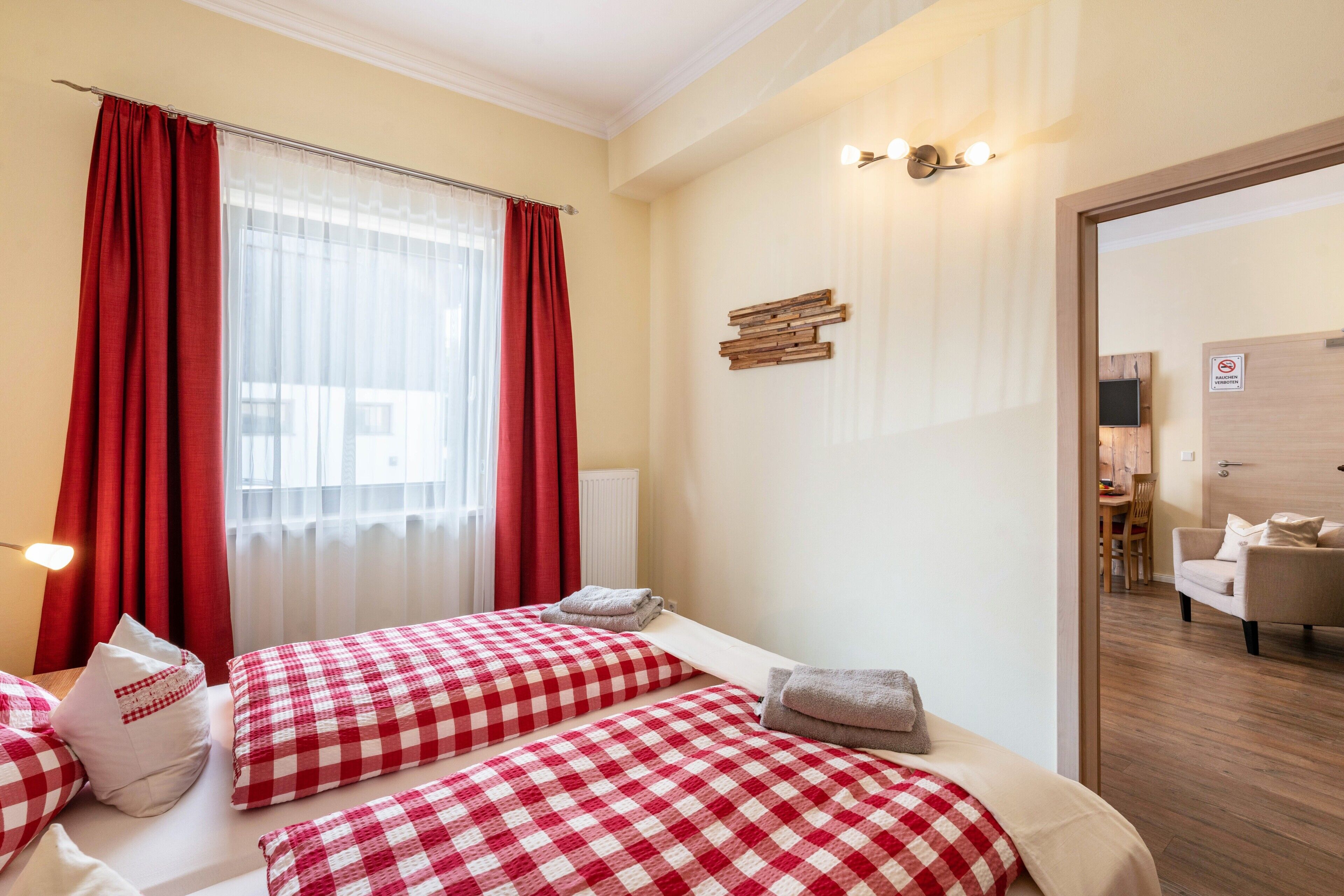 1 habitación, tabla de planchar con plancha, wifi gratis y ropa de cama 