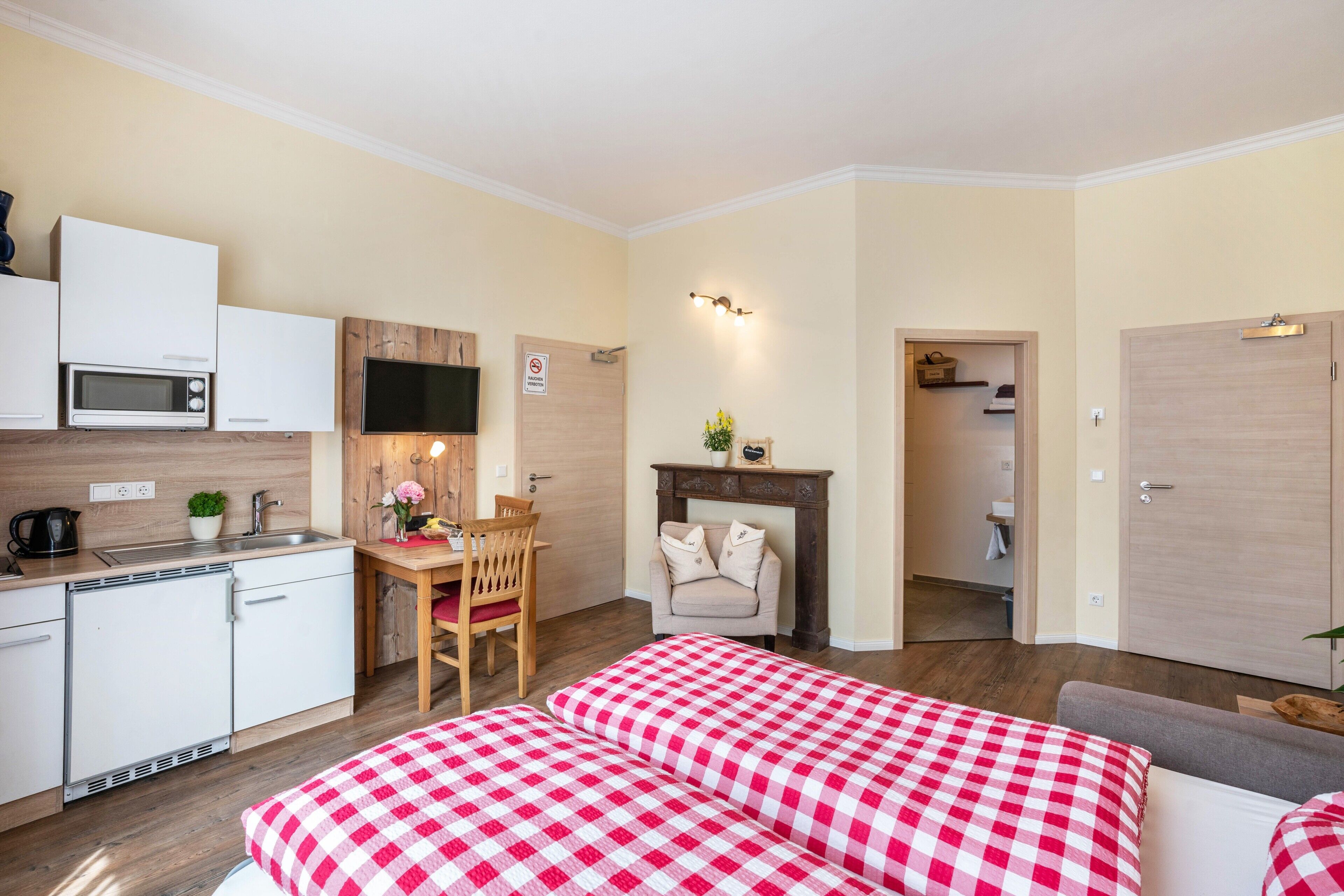 1 habitación, tabla de planchar con plancha, wifi gratis y ropa de cama 