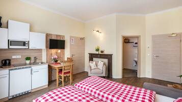 1 habitación, tabla de planchar con plancha, wifi gratis y ropa de cama