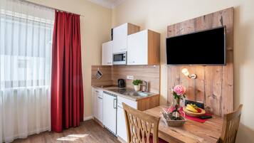 Fridge, microwave, stovetop, coffee/tea maker