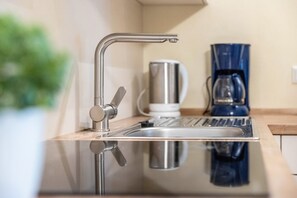 Kjøleskap, mikrobølgeovn, ovn og kokeplater