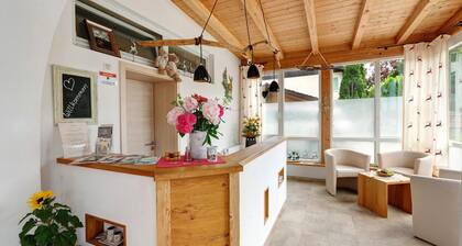 Holiday Apartment 'Komfort Römersberger - 6' with Private Terrace, Private Garden and Wi-Fi