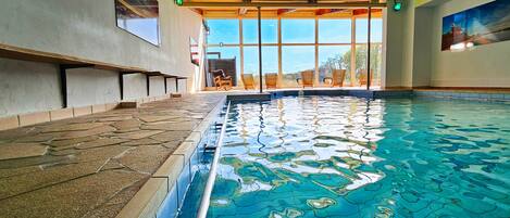 屋内プール、温水プール
