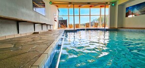 Indoor pool, a heated pool - Apartment 'Ostseeblick Fewo 8' with Private Terrace, Shared Garden and Wi-Fi (Kronsgaard)