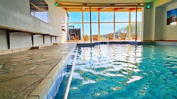 Inomhuspool och uppvärmd pool