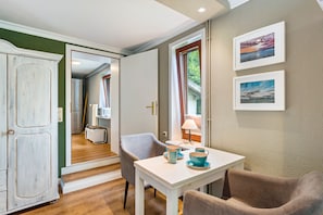 Interior - Apartment 'Ostseeblick Fewo 8' with Private Terrace, Shared Garden and Wi-Fi (Kronsgaard)