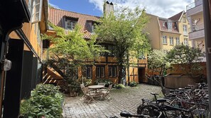Outdoor dining - City Apartment in Copenhagen with 2 bedrooms sleeps 4 (Copenhagen)