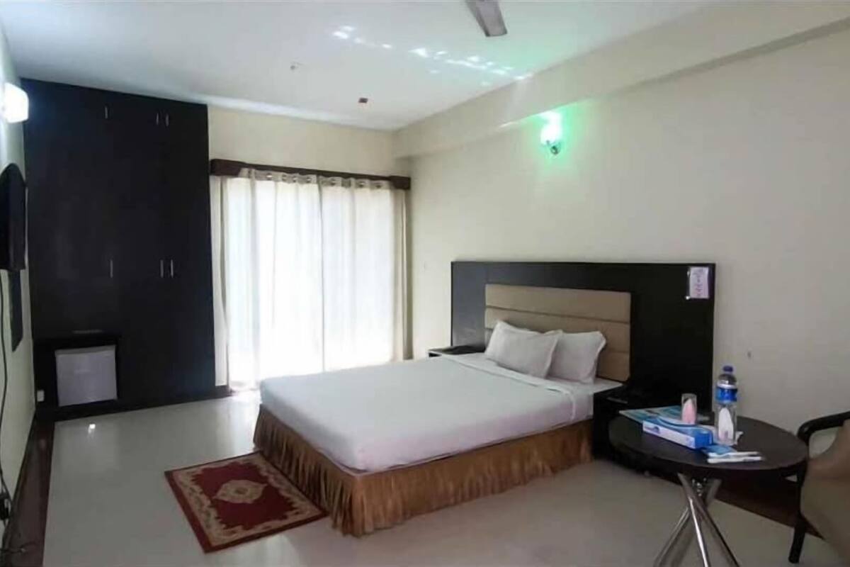 Phòng đôi Tiêu chuẩn, quang cảnh thành phố | Két bảo mật tại phòng, bàn, khu vực làm việc phù hợp cho laptop 