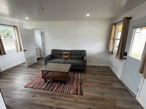 Smart TV - Updated 1BR w/ Kitchen, Fast WiFi + Highway Access Near Carrizo Plain (Cuyama)