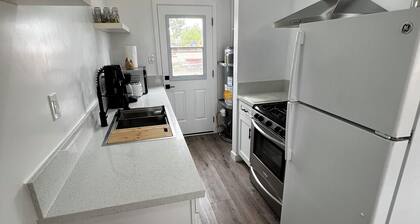 Updated 1BR w/ Kitchen, Fast WiFi + Highway Access Near Carrizo Plain