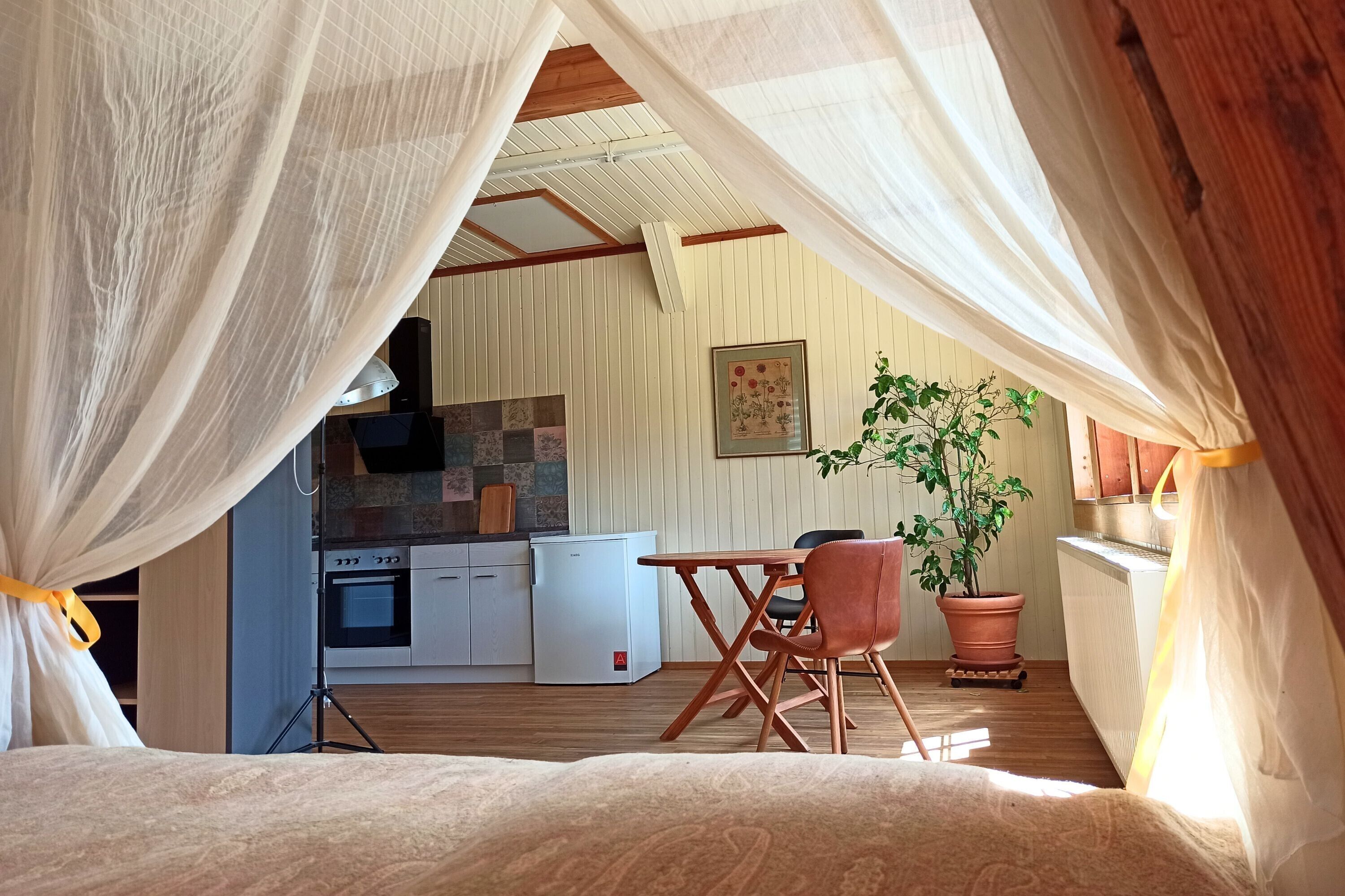 1 bedroom, bed sheets