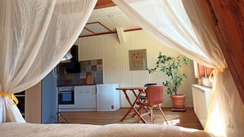 1 bedroom, bed sheets