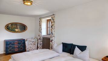 5 Schlafzimmer, Bügeleisen/Bügelbrett, kostenloses WLAN, Bettwäsche