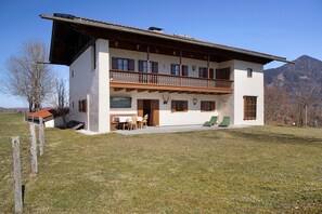Exterior - Holiday Home 'Sonnenleitn' with Mountain View, Private Terrace and Wi-Fi (Lenggries)