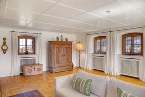 TV, tavolo da ping pong