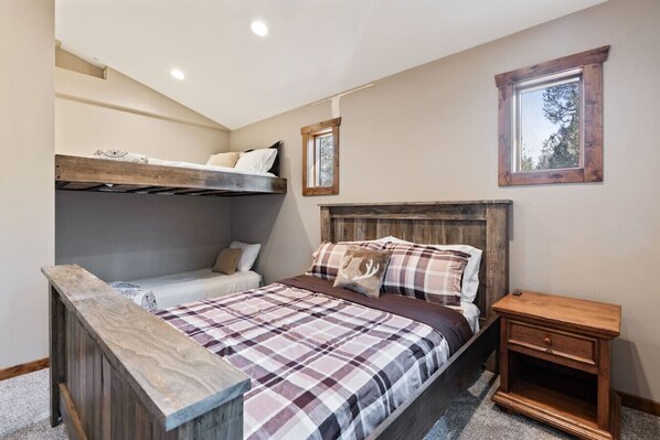 4 bedrooms, free WiFi, bed sheets