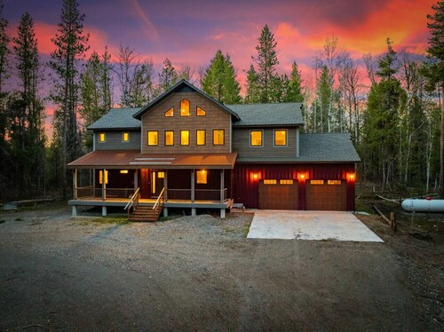 Hidden Bear | Game Room - Near Yellowstone - Modern Lodge!