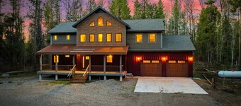 Hidden Bear | Game Room - Near Yellowstone - Modern Lodge!