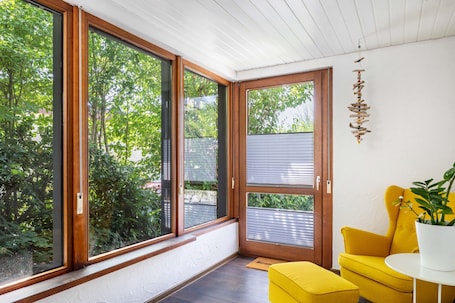 Innenbereich. Ferienwohnung 'Albi' mit Bergblick, Gemeinschaftsterrasse und Wi-Fi