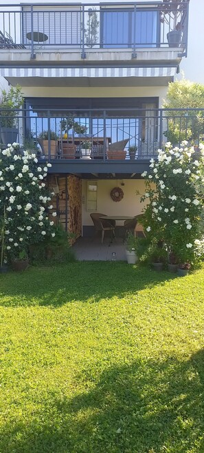 Property grounds - Apartment 'Rebgärtle' with Private Terrace, Shared Garden and Wi-Fi (Müllheim im Markgräflerland)