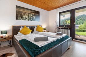 1 bedroom, free WiFi, bed sheets - Apartment 'Schiel' with Mountain View, Private Terrace and Wi-Fi (Gernsbach)