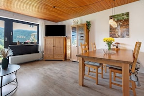 Dining - Apartment 'Schiel' with Mountain View, Private Terrace and Wi-Fi (Gernsbach)