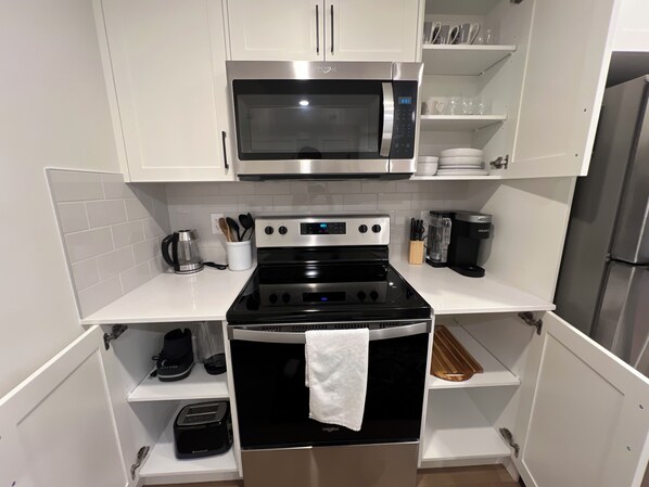 Mikrowelle, Ofen, Herdplatte, Geschirrspüler