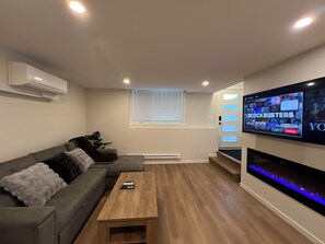 Smart TV, fireplace