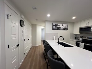 Mikrowelle, Ofen, Herdplatte, Geschirrspüler