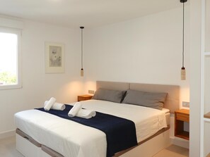 3 bedrooms, iron/ironing board, Internet, bed sheets