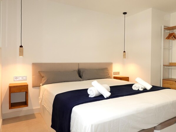 3 bedrooms, iron/ironing board, Internet, bed sheets