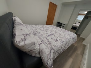 2 bedrooms, desk, iron/ironing board, free WiFi