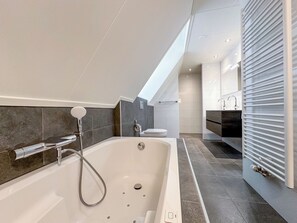 Dusj og hårføner