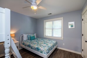 4 bedrooms, iron/ironing board, free WiFi, bed sheets