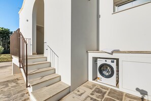 Villa familiale, plusieurs chambres (Villa Elysium With Pool And Garden) | Terrain de l’hébergement 