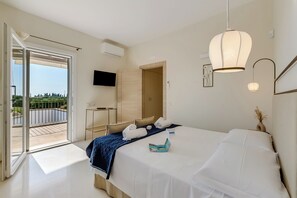 Villa familiale, plusieurs chambres (Villa Elysium With Pool And Garden) | 9 chambres, Wi-Fi (supplément), literie fournie