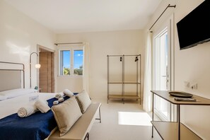 Familievilla, 5 soverom, terrasse (Villa Elysium for 10 with Pool near) | 9 soverom og wi-fi