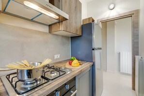 家庭別墅, 多間臥室 (Villa Elysium With Pool And Garden) | 私人廚房 | 雪櫃、焗爐、爐具、咖啡機/沖茶器