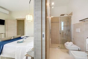 Shower, bidet, towels, soap - Villa Elysium With Pool And Garden (Alezio)