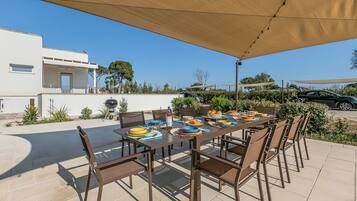 Familienvilla, Mehrere Schlafzimmer (Villa Elysium With Pool And Garden) | Speisen im Freien