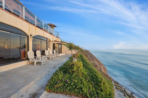 Oceanfront Bliss in Playas de Rosarito 4BR Villa w/ Wi-Fi, A/C & Stunning Views
