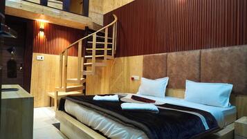 Luxury Room | Egyptian cotton sheets, premium bedding, pillow-top beds