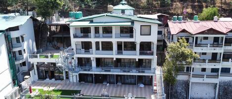 Façana frontal de l'allotjament