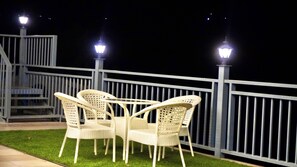 تناول الطعام بالخارج