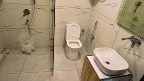 Deluxe Room | Bathroom