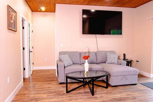 Rustic Retreat w/ Heated Pool, Hot tub & Privacy