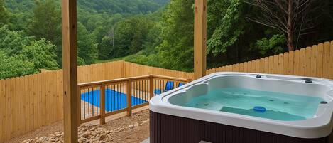 Banyera d'hidromassatge a l'aire lliure