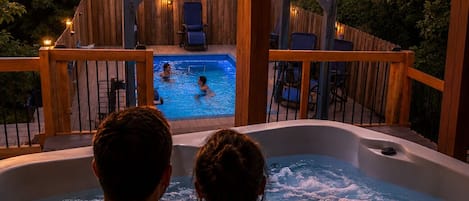 Outdoor spa tub