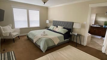 4 bedrooms, desk, iron/ironing board, travel crib