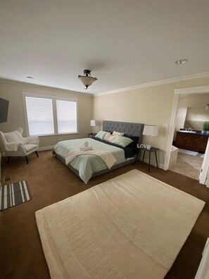 4 bedrooms, desk, iron/ironing board, travel cot - Family-friendly stay on Bear Mountain Golf Resort (Victoria)